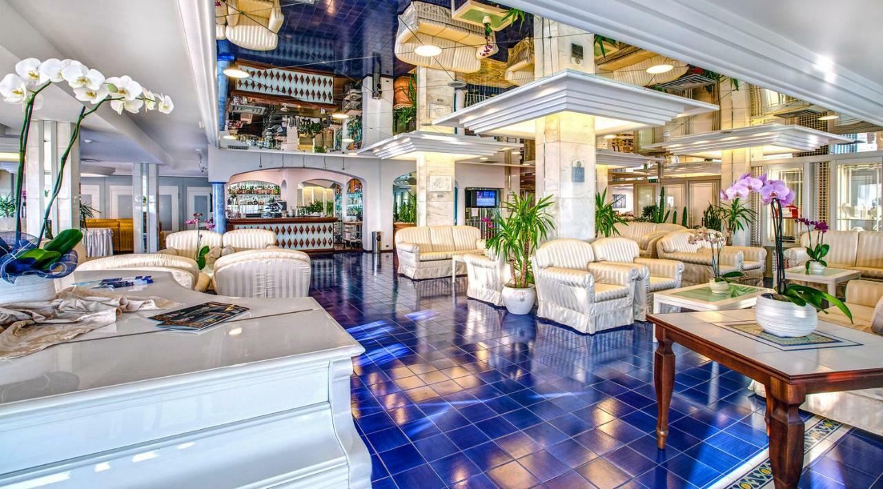 Atlantic Hotel & Spa Riccione Esterno foto